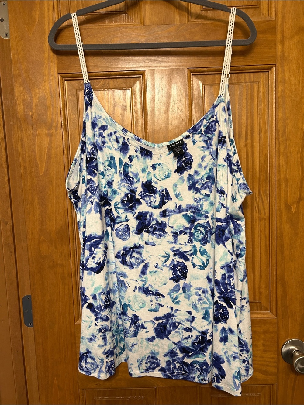 Torrid Blue Roses Stretchy Swing Tank size 5💙
